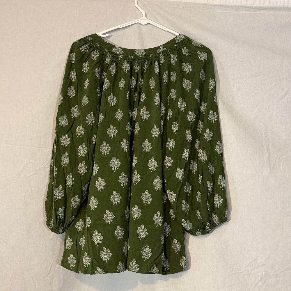 Crown & Ivy Green Floral Women's Top - Picture 7 of 7